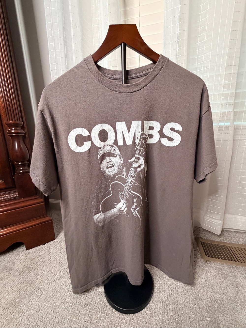 COMBS Graphic Tee in Faded Brown